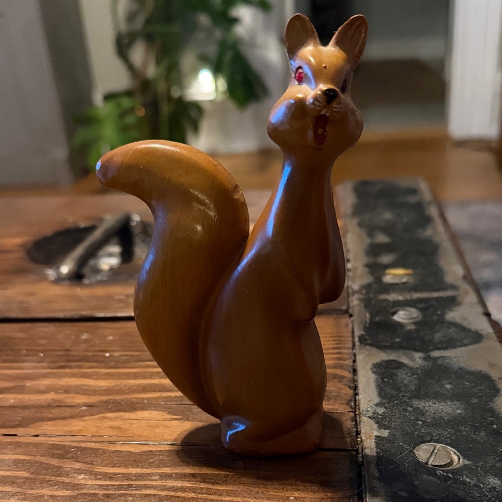 Vintage MCM Fax wood Brown Squirrel Figurine